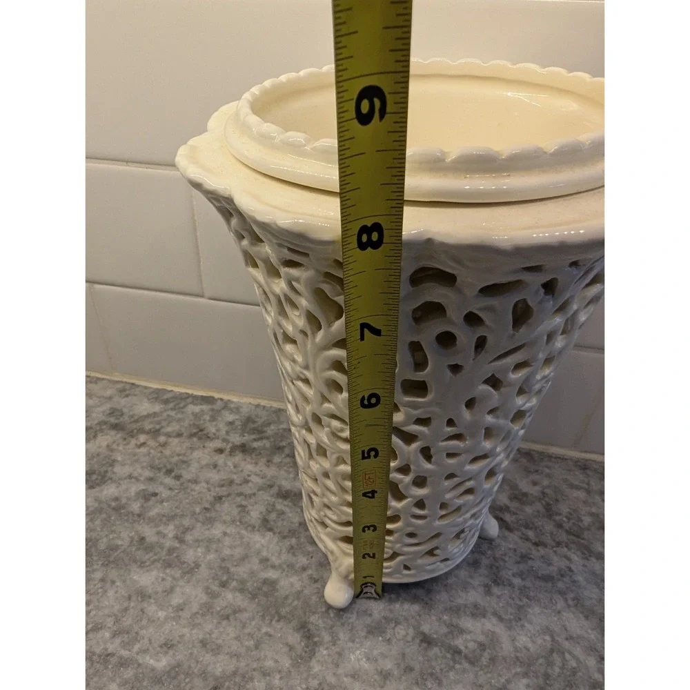 Cream Reticulated‎ Footed Floral Vase with Scalloped Edging